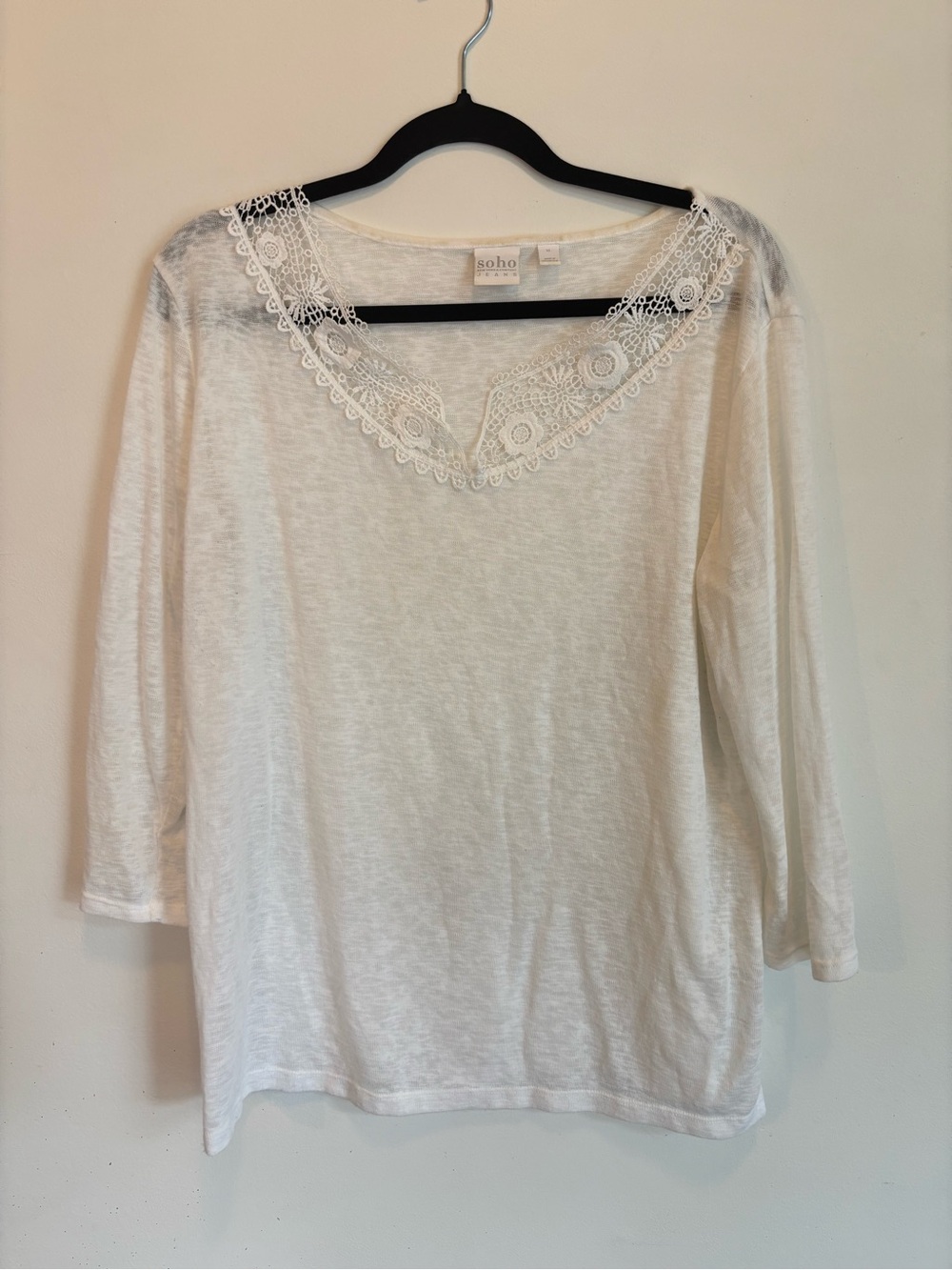 SOHO NY & COMPANY LACE TRIM TOP